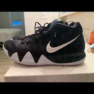Nike Kyrie 4 Black White size 13